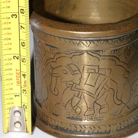 Vintage brass wide heavy candle stand engraved animals peacock elephant - Picture 5 of 8